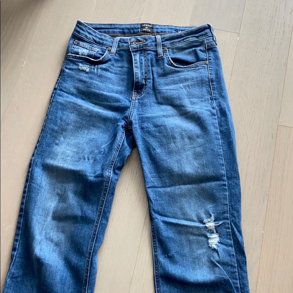 Distressed Jeans with Frayed Hem